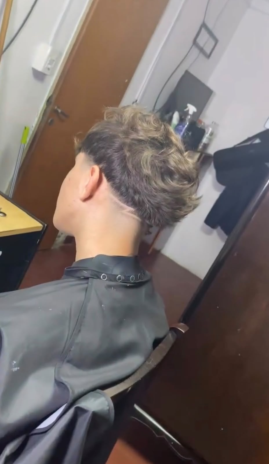 Corte con mechas rubias realizado en Navajas